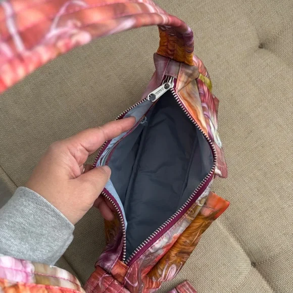 BAGGU x Collina Strada - Cargo Shoulder Bag - Berry Chrysanthemum - Picture 6 of 8